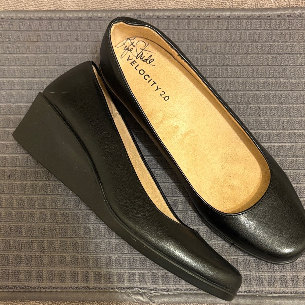 Life Stride Classic Black Wedges